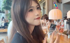 被老总按在办公桌吸奶头